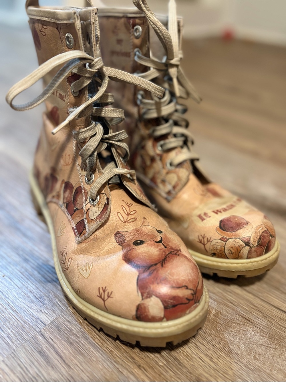 Fun pattern combat boots beige with squirrels